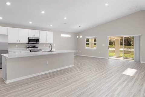 House in Lakeland, Florida 4 bedrooms, 186.27 sq.m. № 2259411 - photo 2
