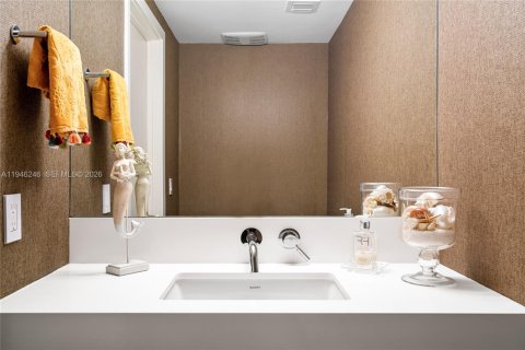 Condominio en venta en Sunny Isles Beach, Florida, 3 dormitorios, 221.39 m2 № 2027736 - foto 9