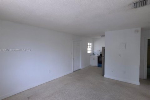 Copropriété à louer à Miami, Floride: 2 chambres, 418.06 m2 № 1881712 - photo 10