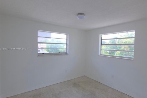 Copropriété à louer à Miami, Floride: 2 chambres, 418.06 m2 № 1881712 - photo 12