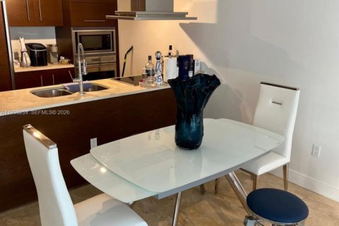 Condo in Miami, Florida, 1 bedroom  № 2063499 - photo 8