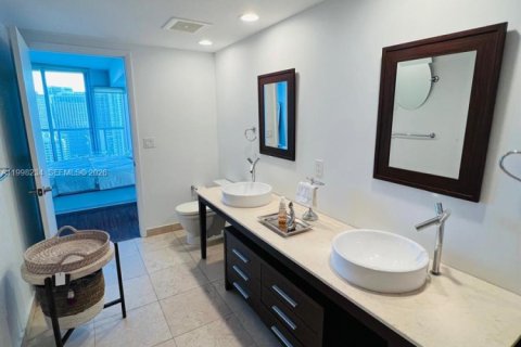 Condo in Miami, Florida, 1 bedroom  № 2063499 - photo 4