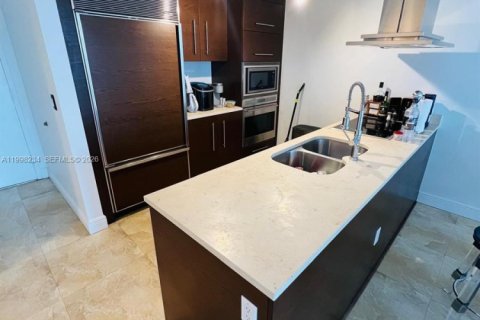 Condo in Miami, Florida, 1 bedroom  № 2063499 - photo 7
