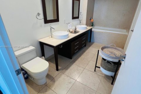 Condo in Miami, Florida, 1 bedroom  № 2063499 - photo 5