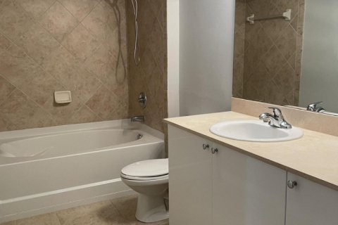 Condominio en alquiler en West Palm Beach, Florida, 2 dormitorios, 104.14 m2 № 1154659 - foto 1