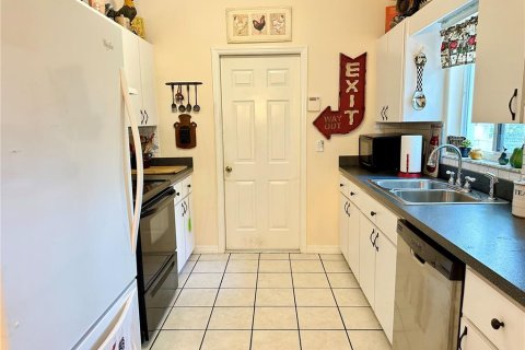 House in Ocala, Florida 2 bedrooms, 93.65 sq.m. № 1800042 - photo 9
