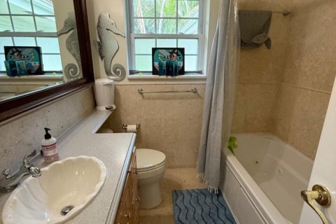House in Palm Beach, Florida 4 bedrooms, 287.07 sq.m. № 2158545 - photo 11