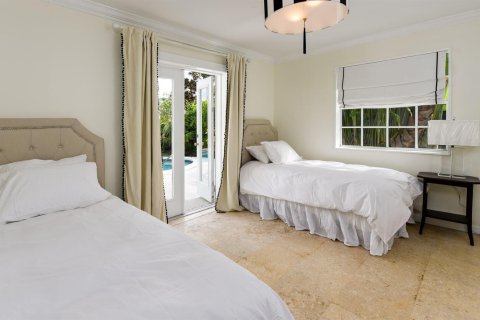 House in Palm Beach, Florida 4 bedrooms, 287.07 sq.m. № 2158545 - photo 10