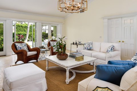 House in Palm Beach, Florida 4 bedrooms, 287.07 sq.m. № 2158545 - photo 3