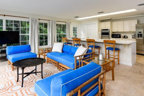 House in Palm Beach, Florida 4 bedrooms, 287.07 sq.m. № 2158545 - photo 6