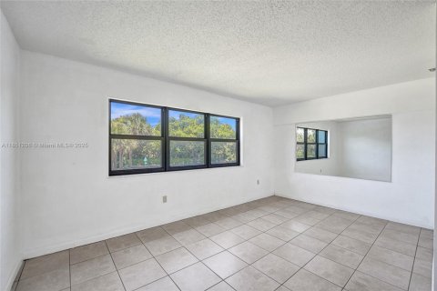 Copropriété à louer à Hollywood, Floride: 1 chambre, 78.22 m2 № 1857550 - photo 12