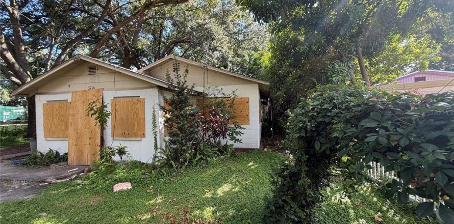 House in Winter Haven, Florida 3 bedrooms, 136.57 sq.m. № 1885427