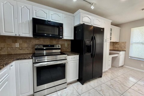Touwnhouse à louer à Margate, Floride: 3 chambres, 144.37 m2 № 2413142 - photo 2