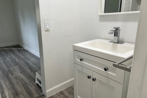 Снять в аренду кондоминиум в Майами, Флорида 2 спальни, 105.91м2, № 1976307 - фото 15