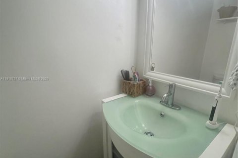 Снять в аренду кондоминиум в Майами, Флорида 2 спальни, 105.91м2, № 1976307 - фото 6