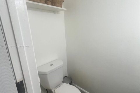 Снять в аренду кондоминиум в Майами, Флорида 2 спальни, 105.91м2, № 1976307 - фото 7