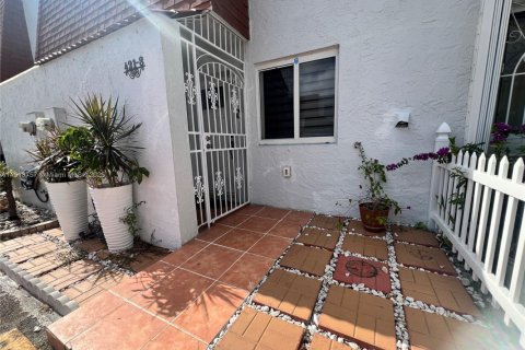 Снять в аренду кондоминиум в Майами, Флорида 2 спальни, 105.91м2, № 1976307 - фото 17