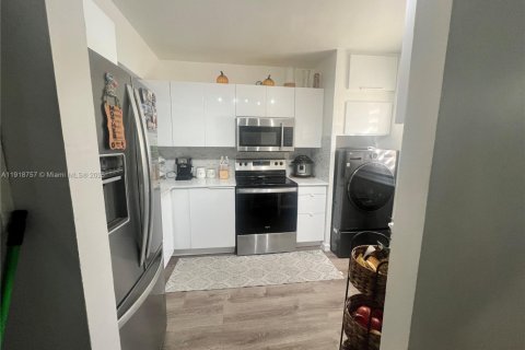 Снять в аренду кондоминиум в Майами, Флорида 2 спальни, 105.91м2, № 1976307 - фото 3