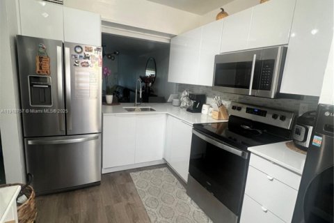 Снять в аренду кондоминиум в Майами, Флорида 2 спальни, 105.91м2, № 1976307 - фото 2