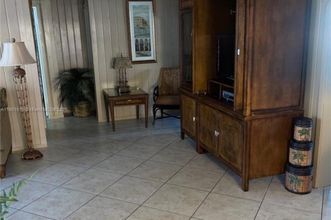 House in Hollywood, Florida 3 bedrooms, 166.2 sq.m. № 1953704 - photo 3