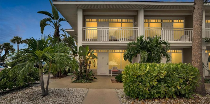 Condo in Ruskin, Florida, 1 bedroom  № 2388091