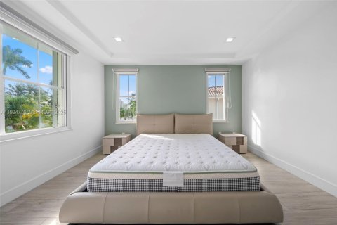 Villa ou maison à louer à Hollywood, Floride: 4 chambres, 225.1 m2 № 1983020 - photo 24