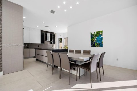 Villa ou maison à louer à Hollywood, Floride: 4 chambres, 225.1 m2 № 1983020 - photo 13