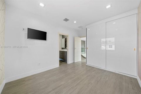 Villa ou maison à louer à Hollywood, Floride: 4 chambres, 225.1 m2 № 1983020 - photo 17