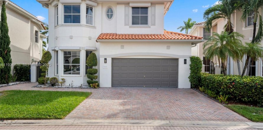 Villa ou maison à Hollywood, Floride 4 chambres, 225.1 m2 № 1983020