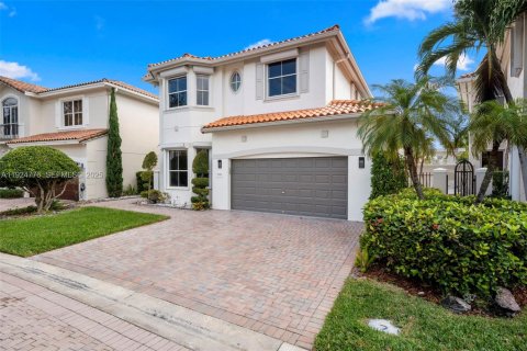 Villa ou maison à louer à Hollywood, Floride: 4 chambres, 225.1 m2 № 1983020 - photo 2