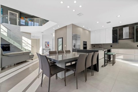 Villa ou maison à louer à Hollywood, Floride: 4 chambres, 225.1 m2 № 1983020 - photo 12