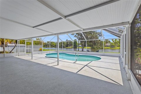 House in Bradenton, Florida 3 bedrooms, 147.53 sq.m. № 2211051 - photo 25