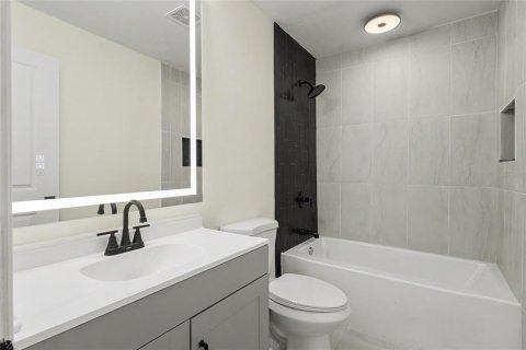 House in Bradenton, Florida 3 bedrooms, 147.53 sq.m. № 2211051 - photo 24