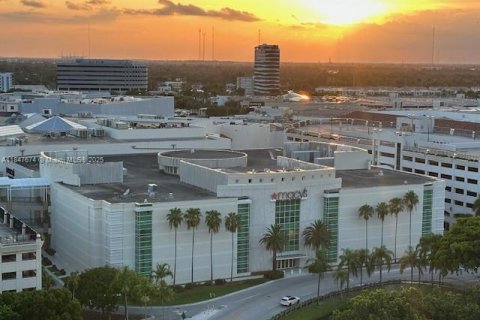 Condominio en alquiler en Aventura, Florida, 2 dormitorios, 109.16 m2 № 1980519 - foto 24