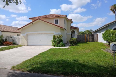 House in Hialeah, Florida 3 bedrooms, 152.17 sq.m. № 1833888 - photo 18