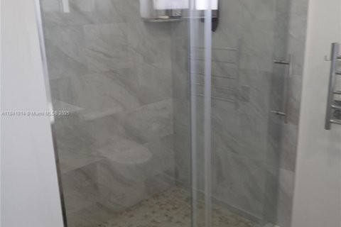 House in Hialeah, Florida 3 bedrooms, 152.17 sq.m. № 1833888 - photo 20