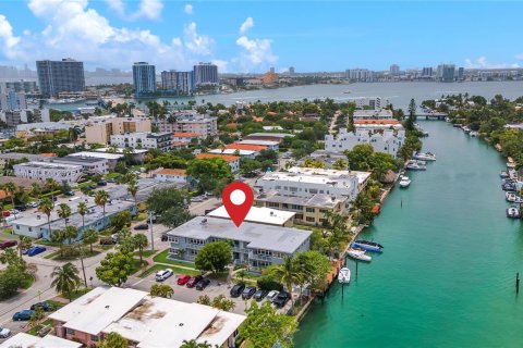 Propiedad comercial en venta en Miami Beach, Florida, 857.86 m2 № 1886606 - foto 5