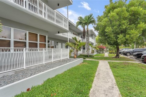 Propiedad comercial en venta en Miami Beach, Florida, 857.86 m2 № 1886606 - foto 9