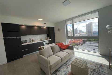 Condo in Miami, Florida, 2 bedrooms  № 1951835 - photo 3