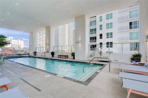 Condo in Miami, Florida, 2 bedrooms  № 1951835 - photo 24
