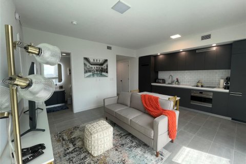 Condo in Miami, Florida, 2 bedrooms  № 1951835 - photo 2