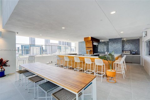 Condo in Miami, Florida, 2 bedrooms  № 1951835 - photo 19
