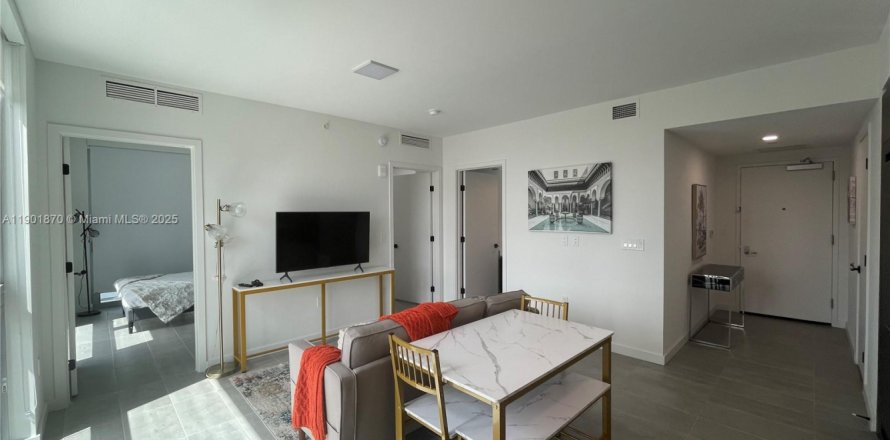 Condo in Miami, Florida, 2 bedrooms  № 1951835