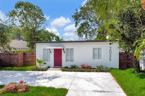 Купить виллу или дом в Норт-Майами-Бич, Флорида 4 спальни, 153.29м2, № 2035492 - фото 1