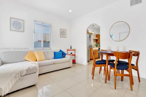 Купить виллу или дом в Норт-Майами-Бич, Флорида 4 спальни, 153.29м2, № 2035492 - фото 18