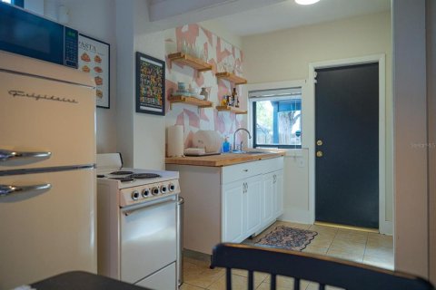 Propiedad comercial en venta en Orlando, Florida, 3 dormitorios, 122.63 m2 № 2103840 - foto 10