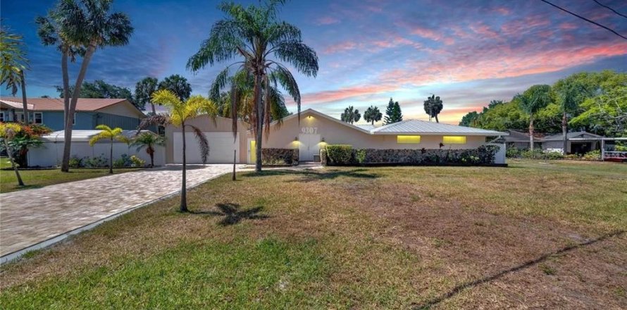 House in Riverview, Florida 3 bedrooms, 278.8 sq.m. № 2202928