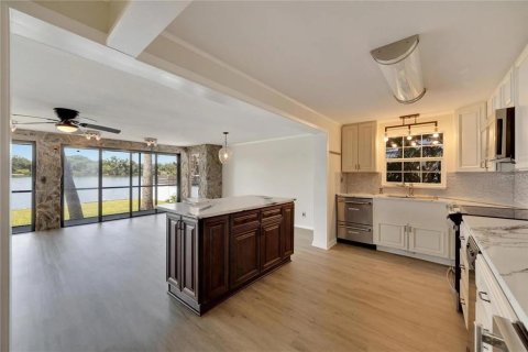 House in Riverview, Florida 3 bedrooms, 278.8 sq.m. № 2202928 - photo 10