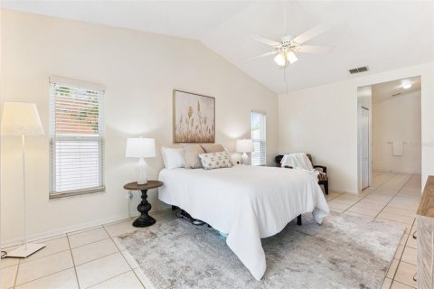 House in Largo, Florida 4 bedrooms, 214.05 sq.m. № 1759265 - photo 13