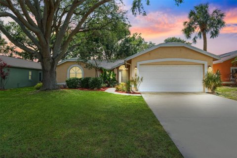 House in Largo, Florida 4 bedrooms, 214.05 sq.m. № 1759265 - photo 1